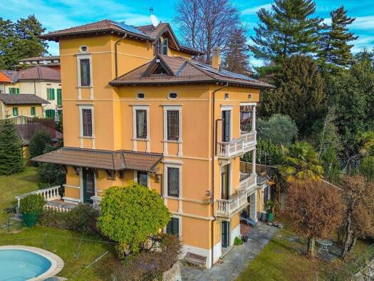 Villa zum Kauf 8 Zimmer 500 m² 1.000 m² Grundstück Varèse 21100