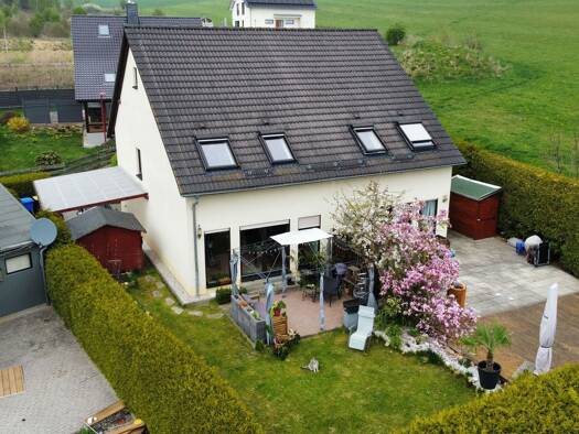 Haus zum Kauf provisionsfrei 295.000 € 4 Zimmer 96,2 m² 267 m² Grundstück Dreibrüderweg 26 Hohenstein-Ernstthal 09337