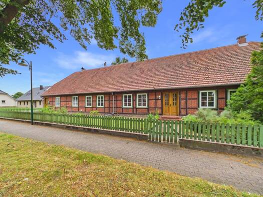 Mehrfamilienhaus zum Kauf 199.000 € 14 Zimmer 317 m² 4.986 m² Grundstück Muggerkuhl Berge 19376