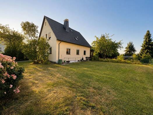 Einfamilienhaus zum Kauf 250.000 € 6 Zimmer 136 m² 1.084 m² Grundstück Unterlauter Lautertal 96486
