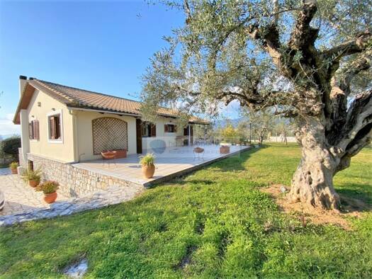 Einfamilienhaus zum Kauf 600.000 € 10 Zimmer 180 m² 2.400 m² Grundstück Municipality of Kalamata 24100