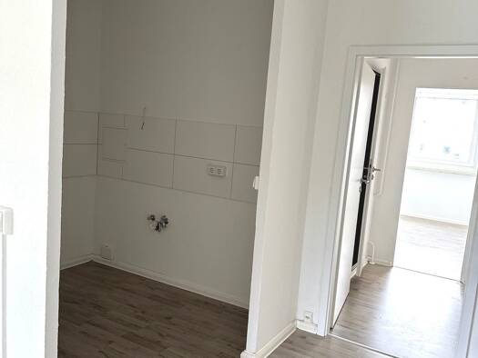 Wohnung zur Miete 350 € 4 Zimmer 67,8 m² 2. Geschoss frei ab sofort Thurm Mülsen 08132