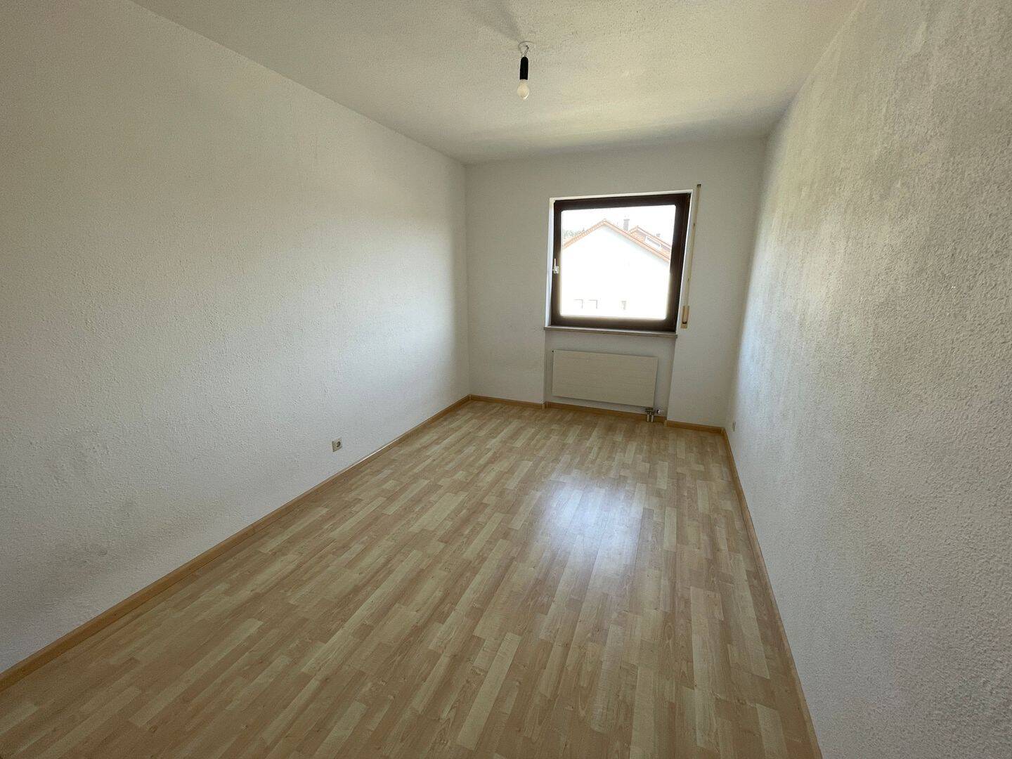 Immobilie in Steinen - Für Selbstrenovierer! 3-Zimmer-Wohnung mit großem Balkon, TG-Stellplatz in toller Lage in Steinen - Bild 4