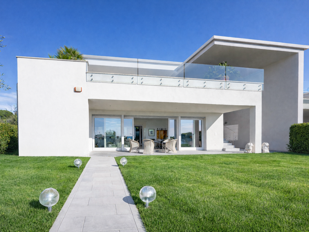 Haus zum Kauf 8 Zimmer 270 m² 900 m² Grundstück frei ab sofort Bardolino 37011