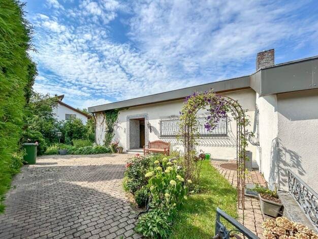 Mehrfamilienhaus zum Kauf 289.000 € 10 Zimmer 275 m² 1.122 m² Grundstück Göggingen Krauchenwies 72505