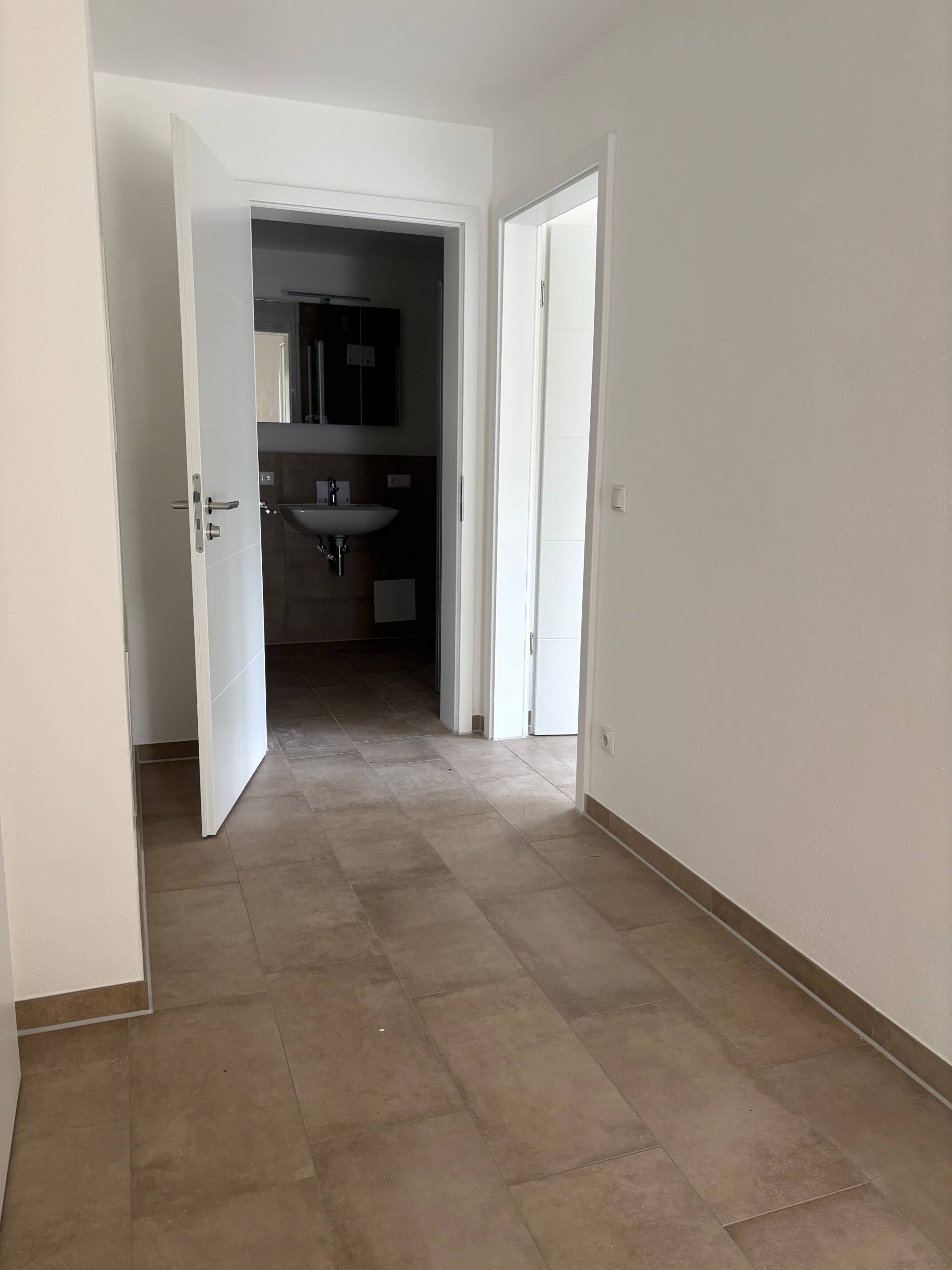 traumhafter 2-Zimmer Wohnung mit Süd-Balkon - ERSTBEZUG NEUBAU – Vogesenstr. 15c, 81825 München – Vorschaubild 9