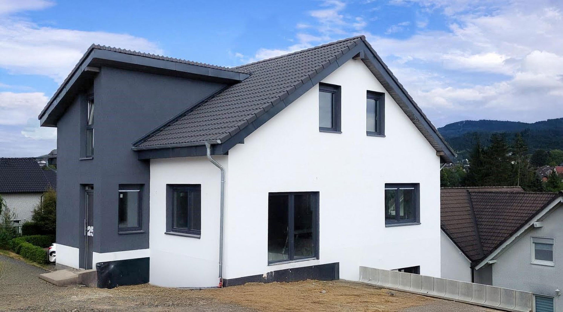 Einfamilienhaus zum Kauf provisionsfrei 380.000 € 9 Zimmer 247,9 m²<br/>Wohnfläche 503 m²<br/>Grundstück Auf dem Heidberg 25 Waldbröl Waldbröl 51545