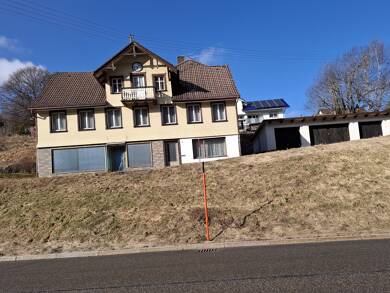 Haus zum Kauf provisionsfrei 225.000 € 224 m² 1.081 m² Grundstück frei ab sofort Wiesbachweg 1 Eisenbach 79871