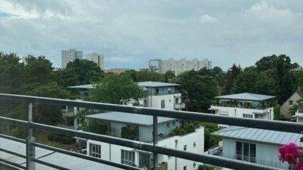 2-Zi-Penthauswhg mit Terrasse zu 3 Seiten, 4. OG, Aufzug, ebenerdiger + großer TG-Platz