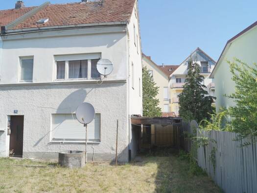 Stadthaus zum Kauf 169.000 € 8 Zimmer 110 m² 226 m² Grundstück frei ab sofort Neumarkt Neumarkt in der Oberpfalz 92318