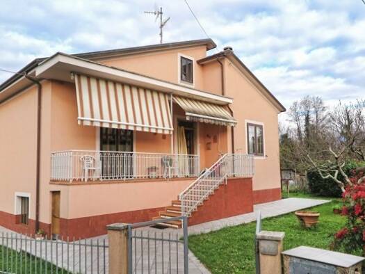Einfamilienhaus zum Kauf 265.000 € 2 Zimmer 165 m² 1.800 m² Grundstück Aulla 54011