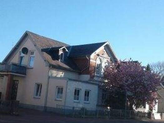 Wohnung zur Miete 930 € 4 Zimmer 118,7 m² EG frei ab sofort Wald Schlößchen Strasse 3 Heide 25746