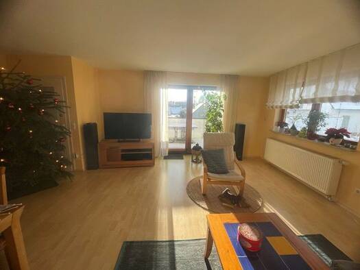 Wohnung zur Miete 900 € 3 Zimmer 90 m² Geschoss 1/2 frei ab 01.04.2026 Neunkirchen Neunkirchen a.Brand 91077