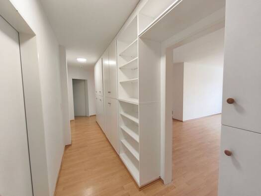 Wohnung zur Miete 1.330 € 5 Zimmer 115 m² Geschoss 2/5 frei ab 01.10.2026 Leipziger Ring 60 Liblar Erftstadt 50374