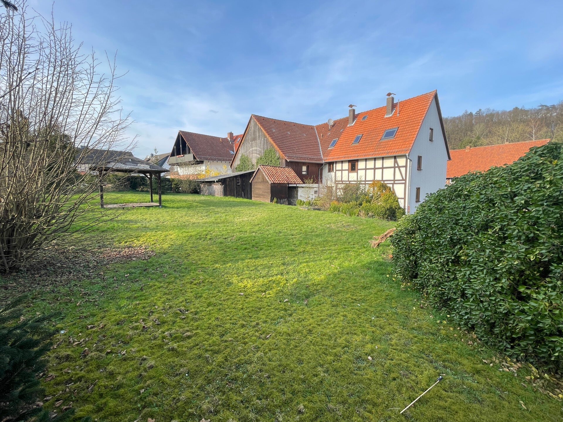 Einfamilienhaus zum Kauf 199.000 € 9 Zimmer 200 m²<br/>Wohnfläche 1.368 m²<br/>Grundstück Simmershausen Fuldatal / Simmershausen 34233