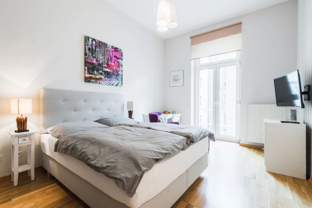 Wohnung zur Miete Wohnen auf Zeit 1.300 € 1 Zimmer 24 m²<br/>Wohnfläche 16.10.2024<br/>Verfügbarkeit Textorstraße Sachsenhausen - Nord Frankfurt am Main 60594