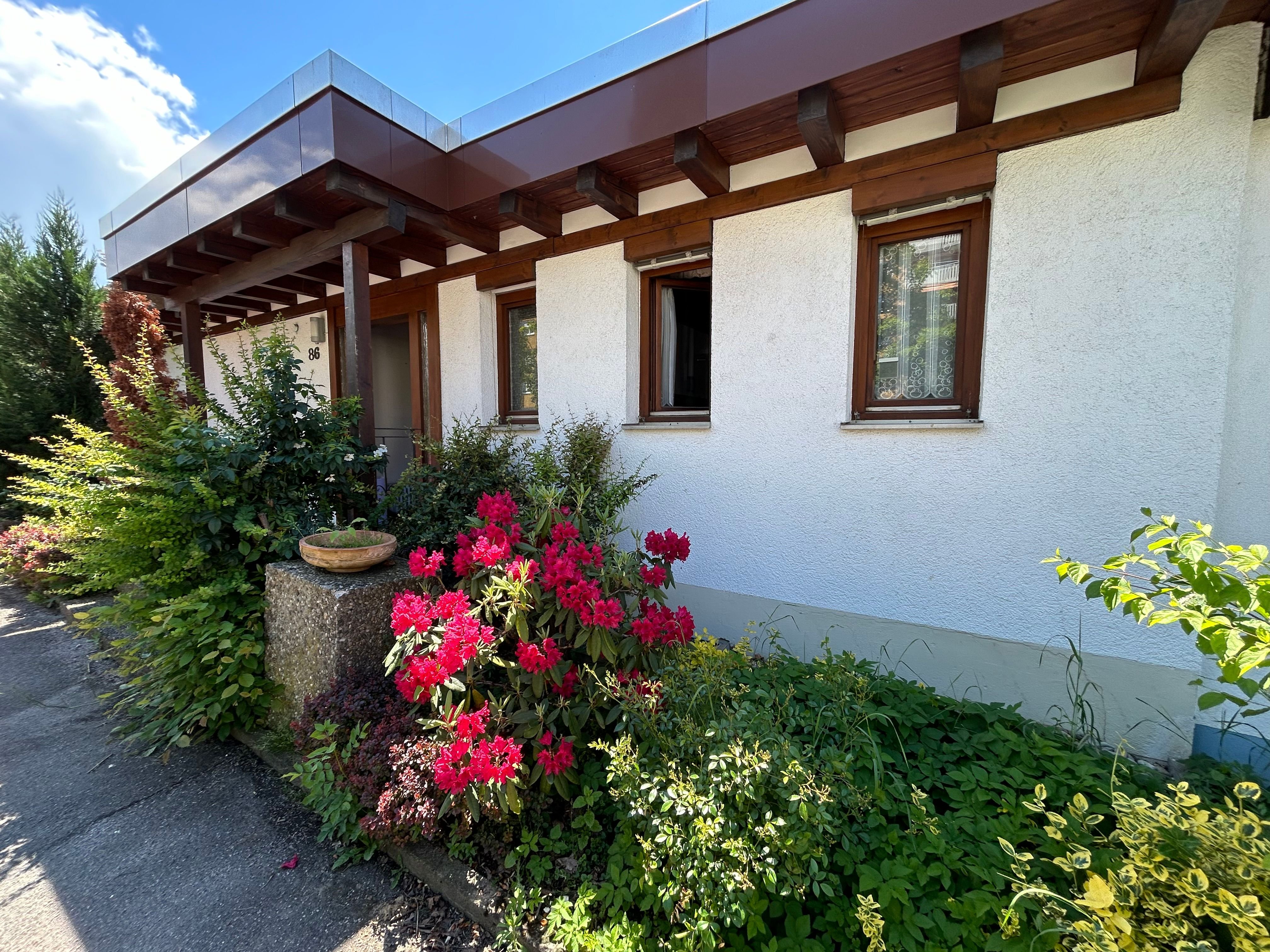 Bungalow zum Kauf provisionsfrei 795.000 € 6 Zimmer 186 m²<br/>Wohnfläche 348 m²<br/>Grundstück ab sofort<br/>Verfügbarkeit Kussmaulstraße Betzenhausen - Bischofslinde Freiburg im Breisgau 79114