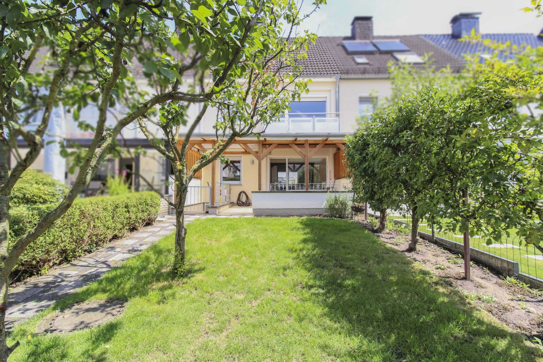 Reihenmittelhaus zum Kauf 275.000 € 4 Zimmer 87,1 m²<br/>Wohnfläche 167,1 m²<br/>Grundstück Süd - West Lippstadt 59557