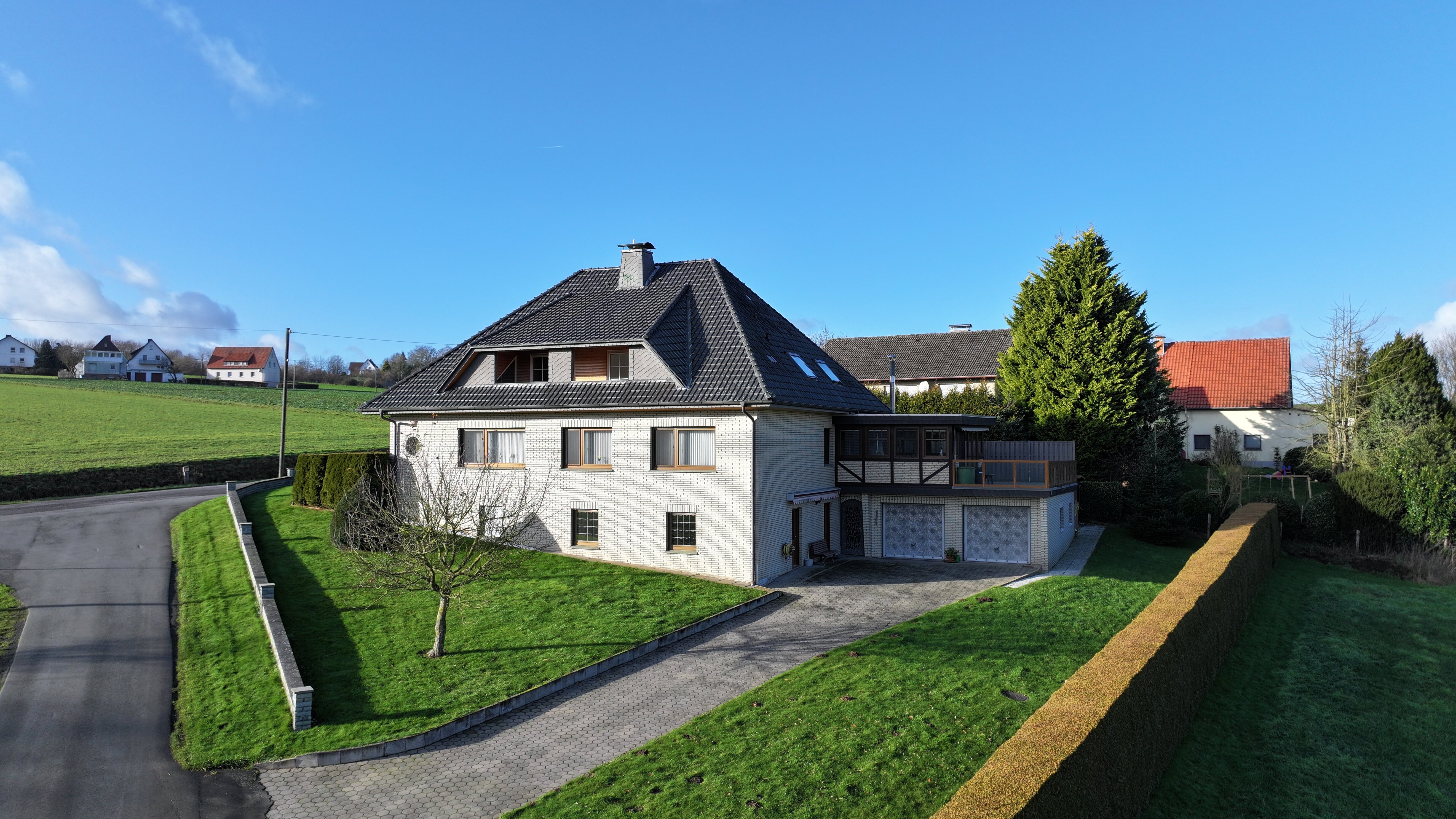 Haus zum Kauf provisionsfrei 499.500 € 9 Zimmer 354 m²<br/>Wohnfläche 1.330 m²<br/>Grundstück ab sofort<br/>Verfügbarkeit Lohe Bad Oeynhausen 32545