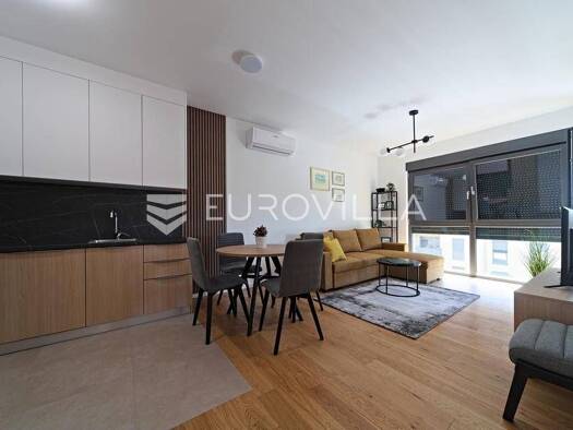 Studio zur Miete 850 € 1 Zimmer 50 m² 2. Geschoss Donji Grad Donji grad, Jug II, Tenja