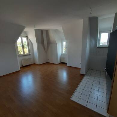 Wohnung zum Kauf 55.000 € 2 Zimmer 55,4 m² Dachgeschoss, 4. Geschoss frei ab sofort Moritzstraße 40 Innenstadt Zwickau 08056