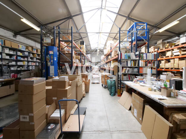 Lagerhalle zur Miete 1.300 m² Lagerfläche teilbar ab 2.840 m² Köln 50825