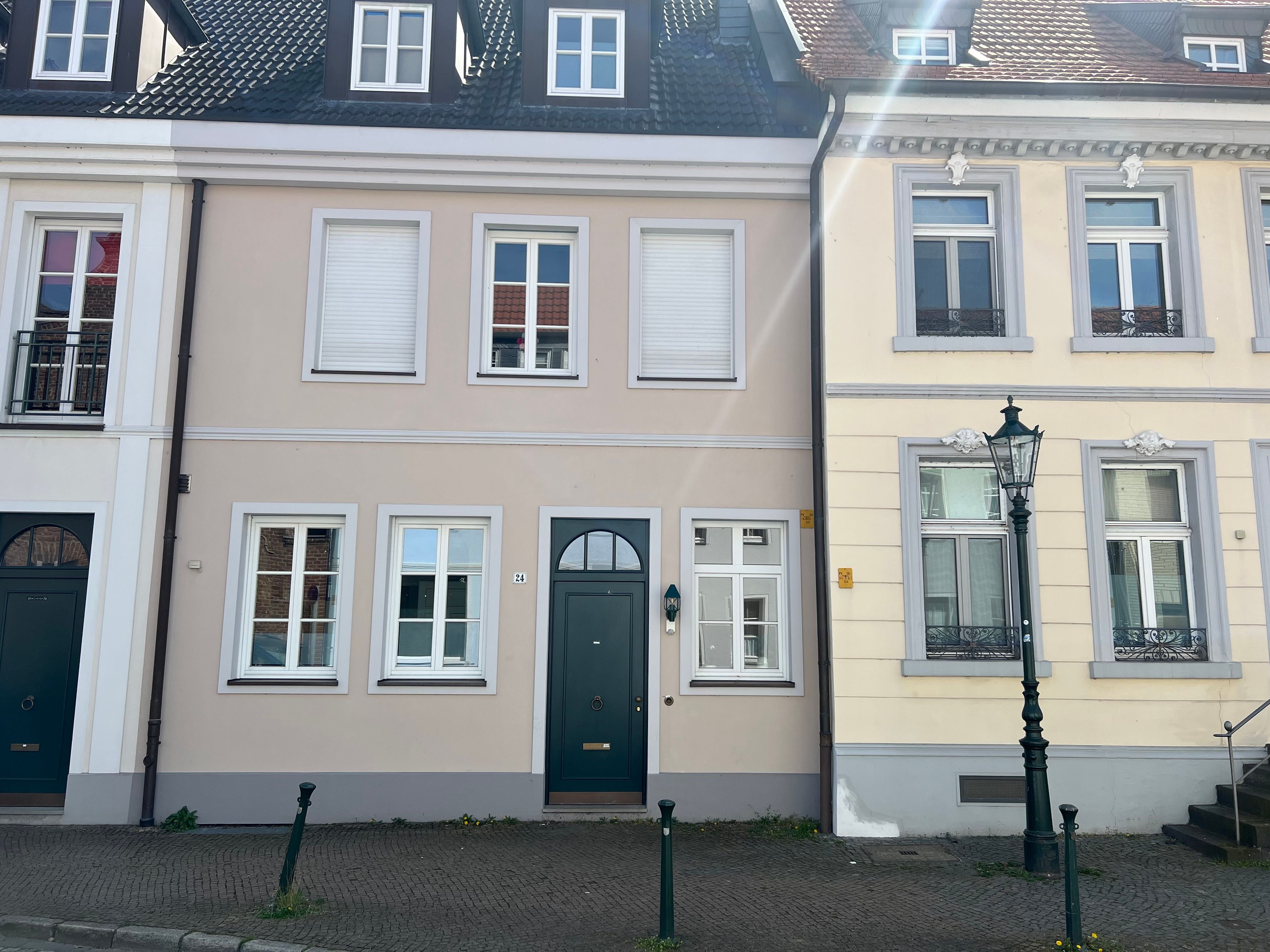 Haus zur Miete 4.900 € 5 Zimmer 214,5 m²<br/>Wohnfläche ab sofort<br/>Verfügbarkeit Kaiserswerth Düsseldorf 40489