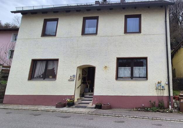 Haus zum Kauf 181.000 € 9 Zimmer 204 m² 925 m² Grundstück Ferdinand Arauner Straße 9 Solnhofen Solnhofen 91807
