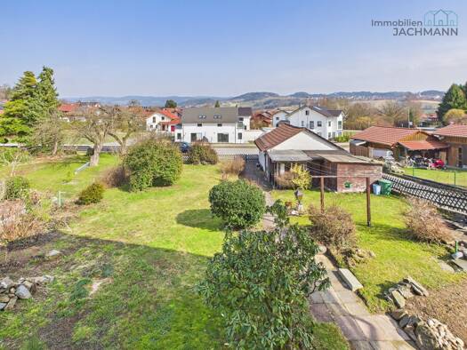 Mehrfamilienhaus zum Kauf 259.000 € 7 Zimmer 159 m² 828 m² Grundstück Lindfeld 3a Lindfeld Hunderdorf 94336