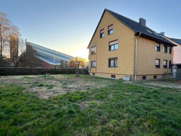 Mehrfamilienhaus zum Kauf 595.000 € 10 Zimmer 275 m² 813 m² Grundstück Berenbostel Garbsen / Berenbostel 30827