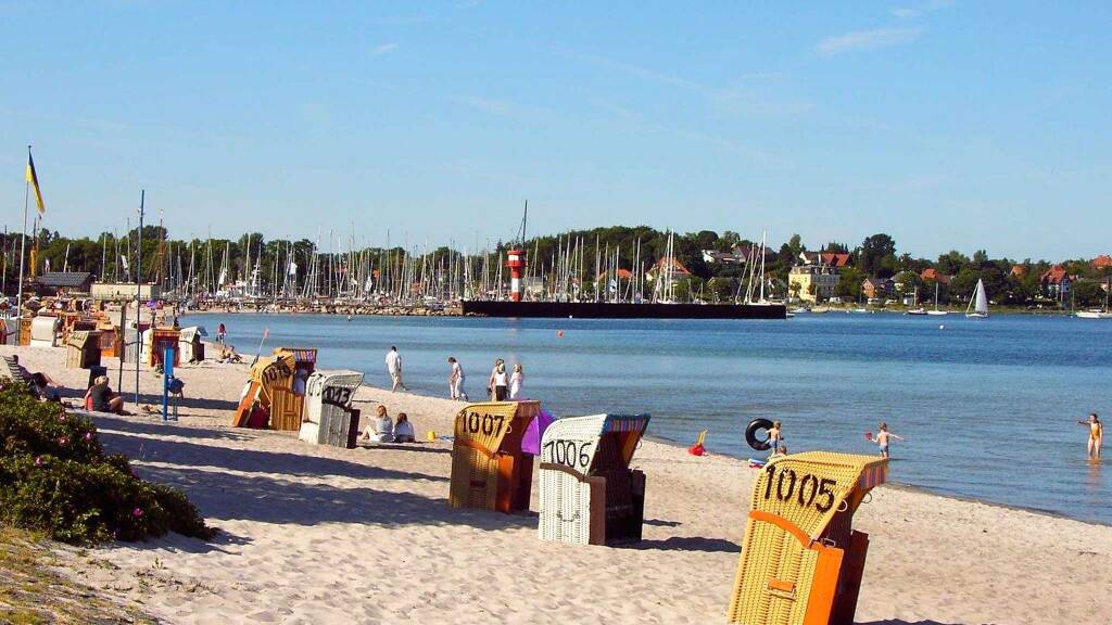 Doppelhaushälfte zum Kauf 360.000 € 4 Zimmer 101 m² 220 m² Grundstück frei ab sofort Rendsburg_Eckernförde_Kreis 24340