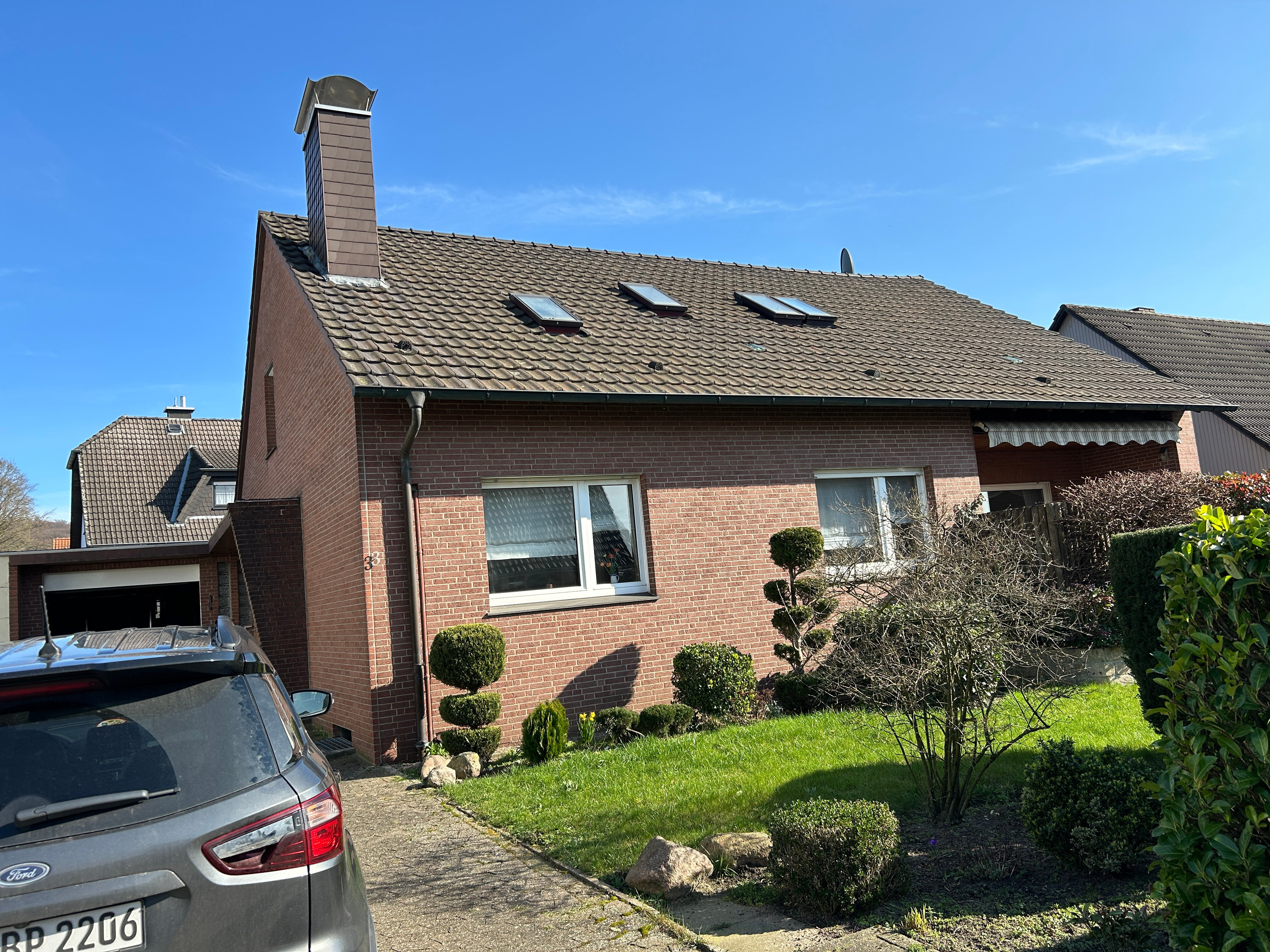 Mehrfamilienhaus zum Kauf provisionsfrei 389.000 € 10 Zimmer 189 m²<br/>Wohnfläche 523 m²<br/>Grundstück Halle Halle 33790