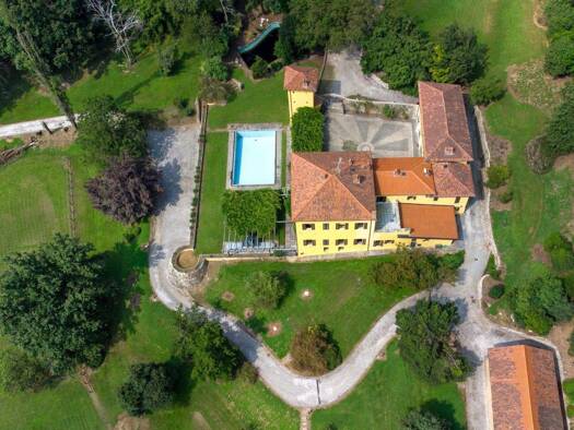 Villa zum Kauf 2.700.000 € 8 Zimmer 606 m² 40.000 m² Grundstück frei ab sofort via Splee Pombia