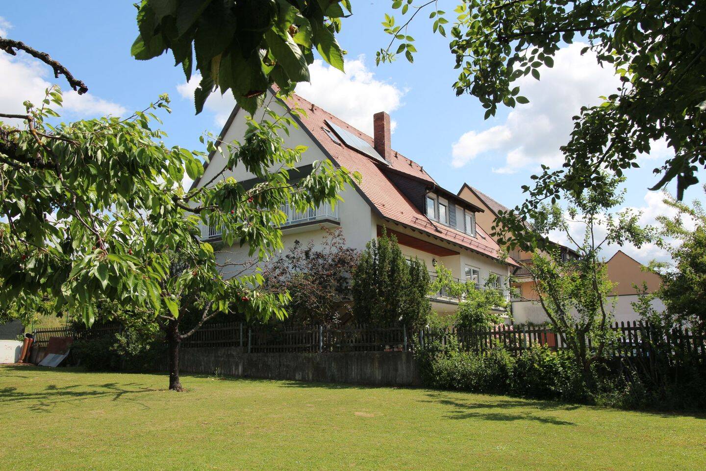 Immobilie in Rödelsee - Investition 3 Wohnungen und 5 Einzimmerappartements - Bild 3