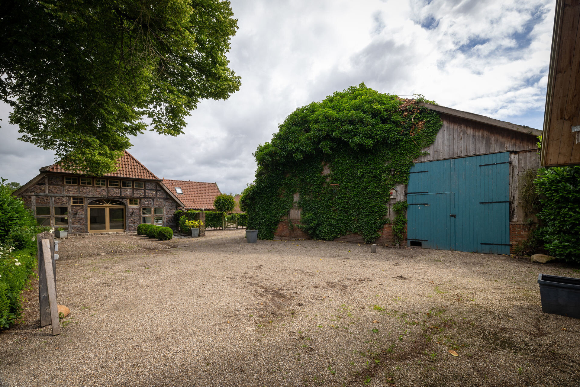 Bauernhaus zum Kauf provisionsfrei 1.980.000 € 8 Zimmer 307 m²<br/>Wohnfläche 23.000 m²<br/>Grundstück Meerkamp Oldenburg 26133