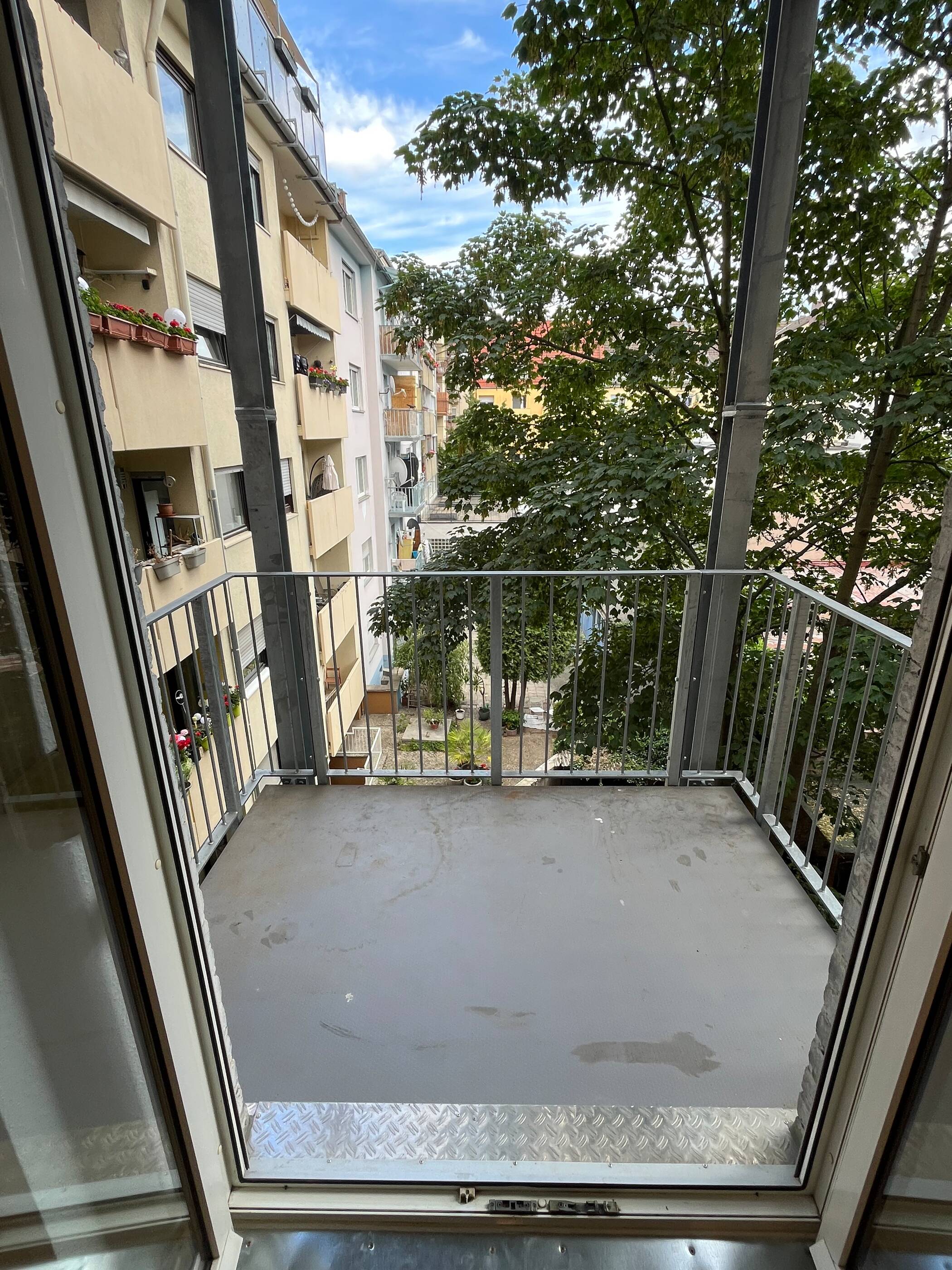 Charmante 3-Zimmer-Wohnung mit Holzdielen in zentraler, grüner Lage Nürnbergs – Nürnberg – Vorschaubild 2