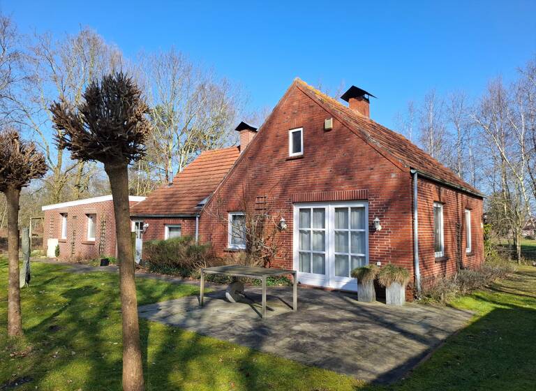 Einfamilienhaus zum Kauf 219.000 € 6 Zimmer 138 m²<br/>Wohnfläche 1.899 m²<br/>Grundstück 01.10.2025<br/>Verfügbarkeit Jheringsfehn Moormerland 26802