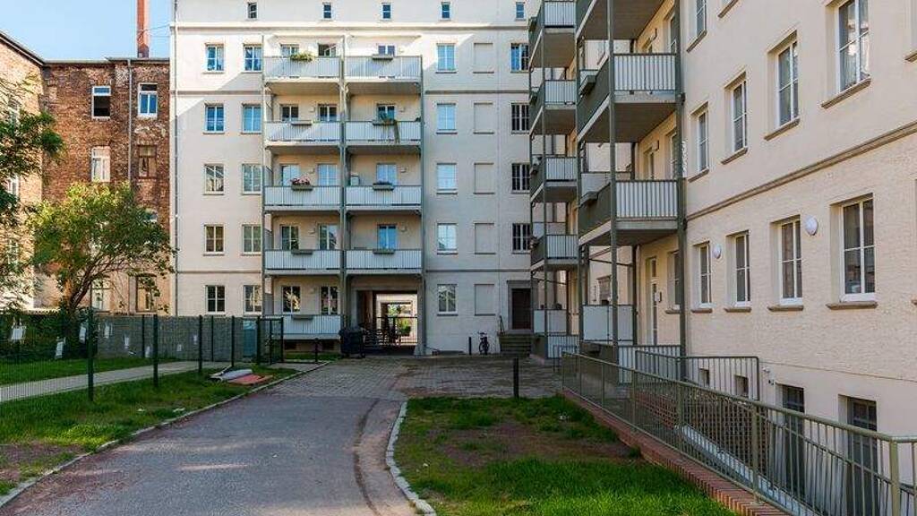 Wohnung zur Miete 451 € 2 Zimmer 62,5 m² 5. Geschoss frei ab 01.06.2026 Freiimfelder Straße 1 Freiimfelde Halle 06112