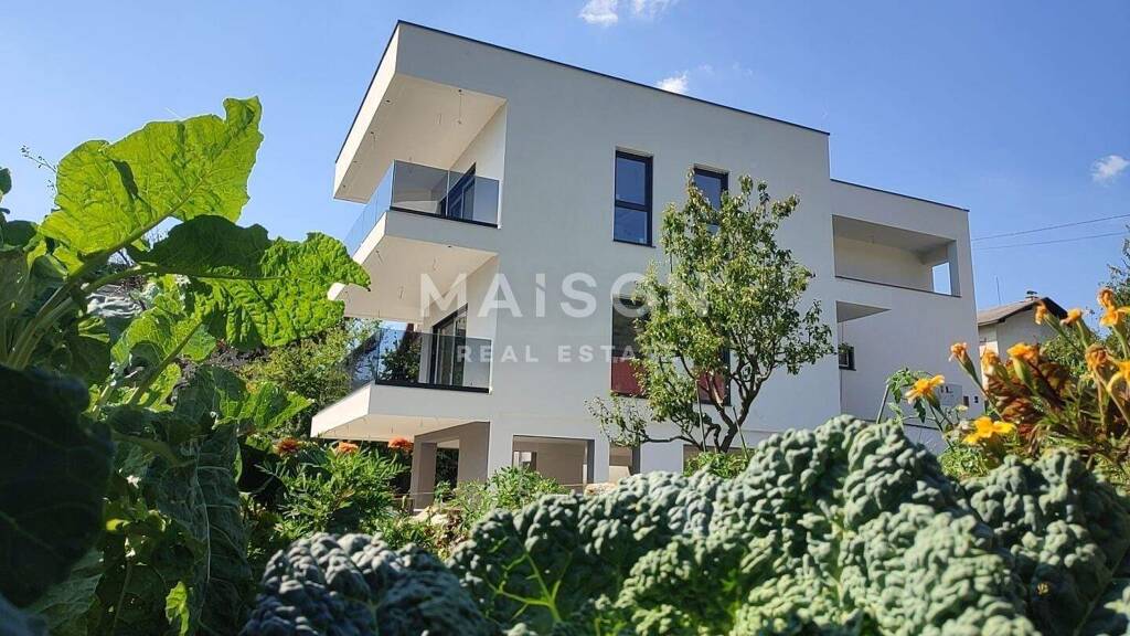 Einfamilienhaus zum Kauf 1.055.000 € 8 Zimmer 257 m² Grundstück Maksimir 10000