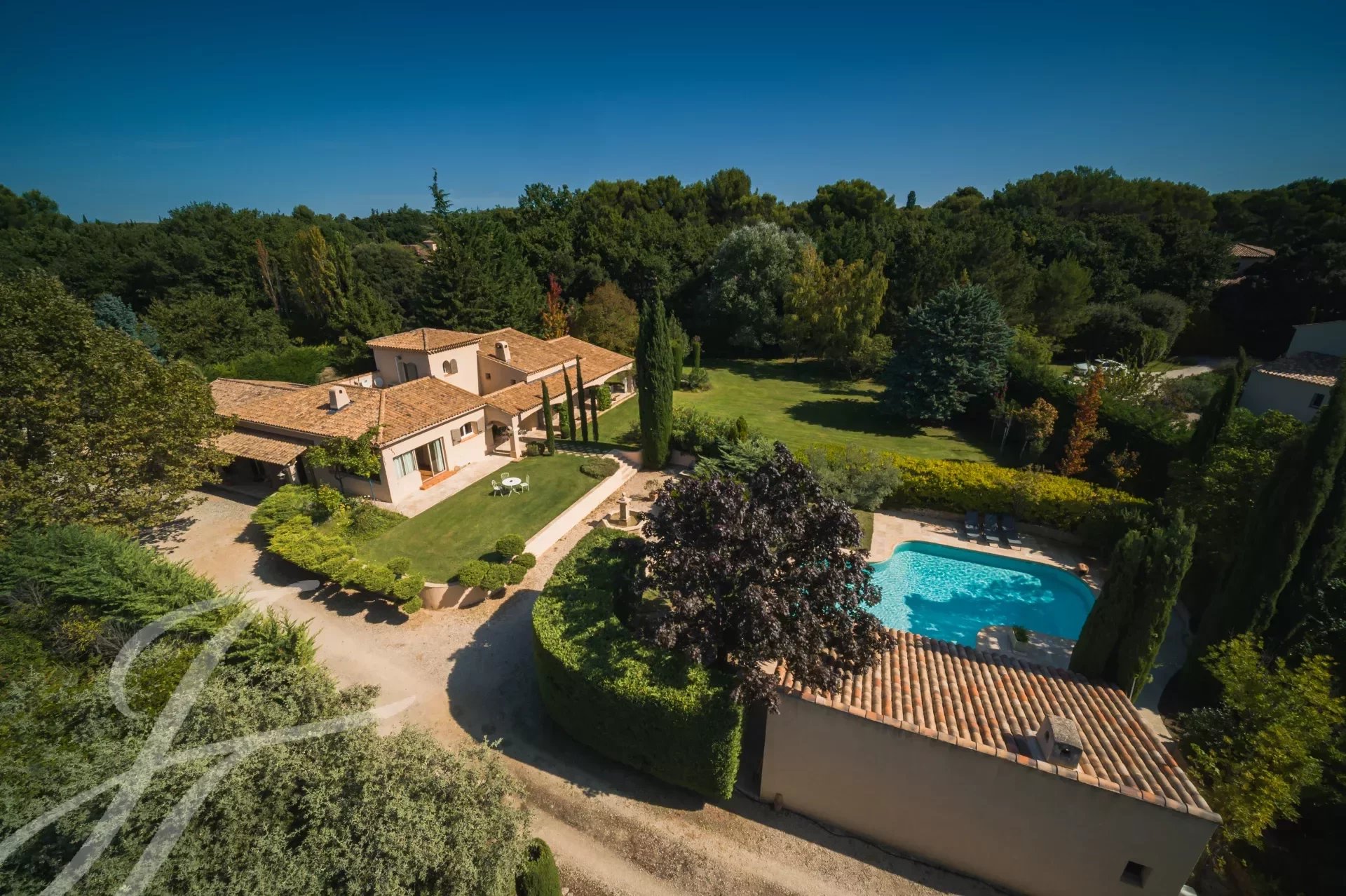 Einfamilienhaus zur Miete 5.400 € 8 Zimmer 290 m²<br/>Wohnfläche 8.000 m²<br/>Grundstück ab sofort<br/>Verfügbarkeit Aix-en-Provence 13100