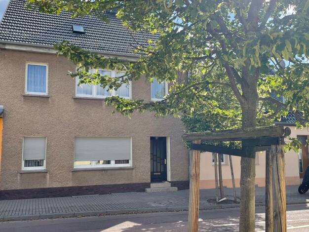 Reihenmittelhaus zum Kauf 109.500 € 4 Zimmer 161 m² 261 m² Grundstück Bernburg Bernburg 06406
