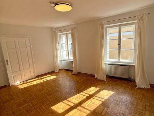 Wohnung zur Miete 700 € 2 Zimmer 70 m² 3. Geschoss frei ab sofort Altstadt Passau 94032