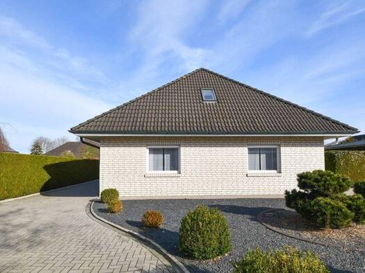 Bungalow zum Kauf provisionsfrei 359.000 € 168 m² 695 m² Grundstück Markhausen Friesoythe / Markhausen 26169