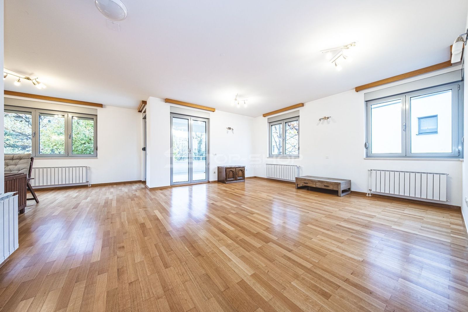 Wohnung zur Miete 3.000 € 6 Zimmer 260 m²<br/>Wohnfläche 1.<br/>Geschoss Maksimir center