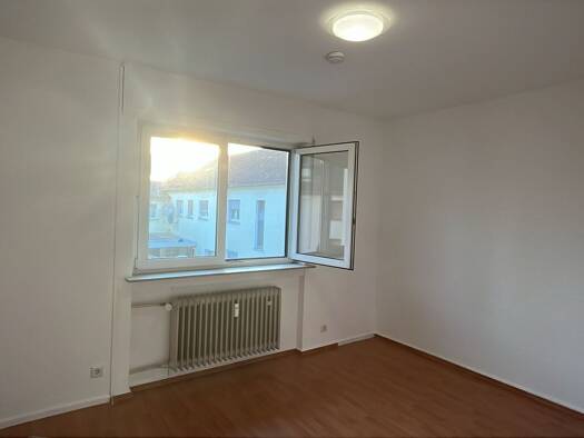 Wohnung zur Miete 1.350 € 3 Zimmer 81 m² Geschoss EG/2 frei ab sofort Klein-Auheim Hanau 63456