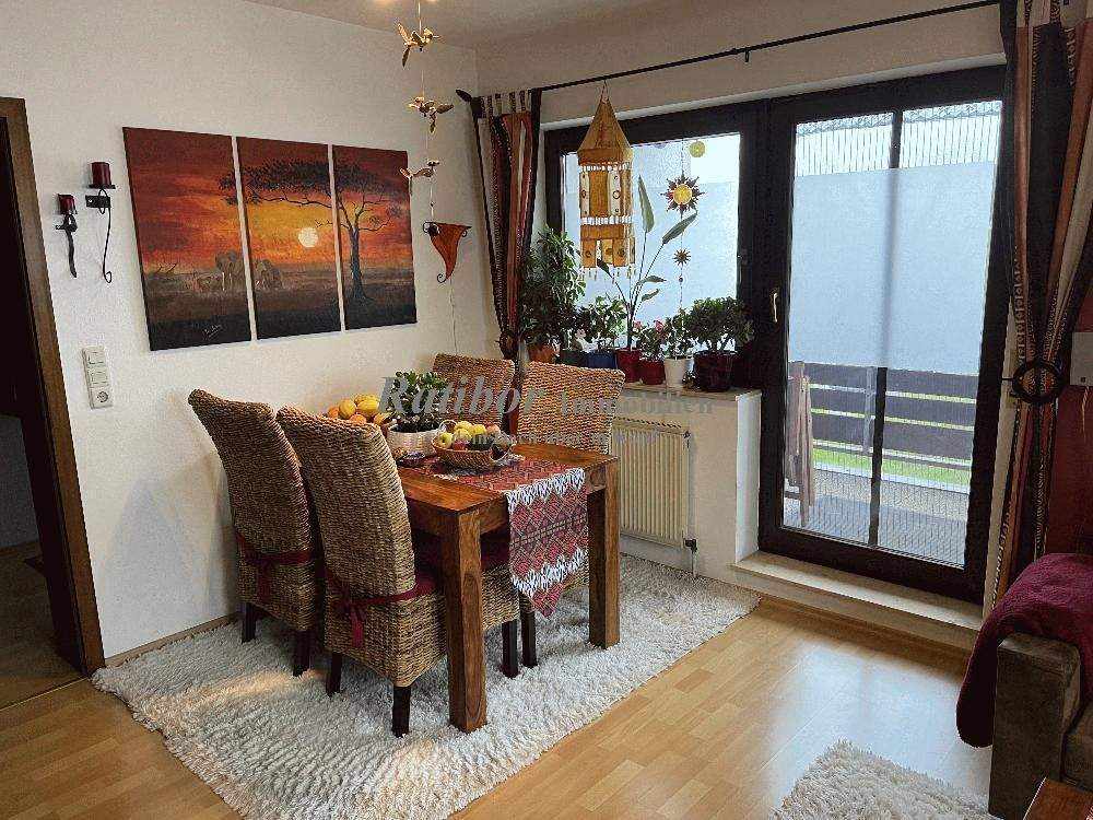 Immobilie in Roth - Gut vermietete 2 Zimmer-Mansardenwohnung mit Loggia und Stellplatz in ruhiger Wohnlage RH-Nord - Bild 2