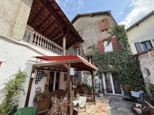 Haus zum Kauf 263.750 € 259 m² 561 m² Grundstück Bellocq 64270