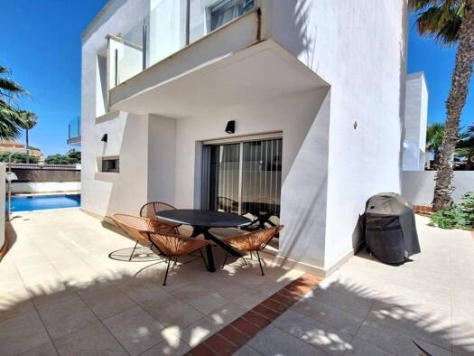 Villa zum Kauf 423.000 € 3 Zimmer 124 m² C. Tomas Valcarcel 18 Torrevieja 03183