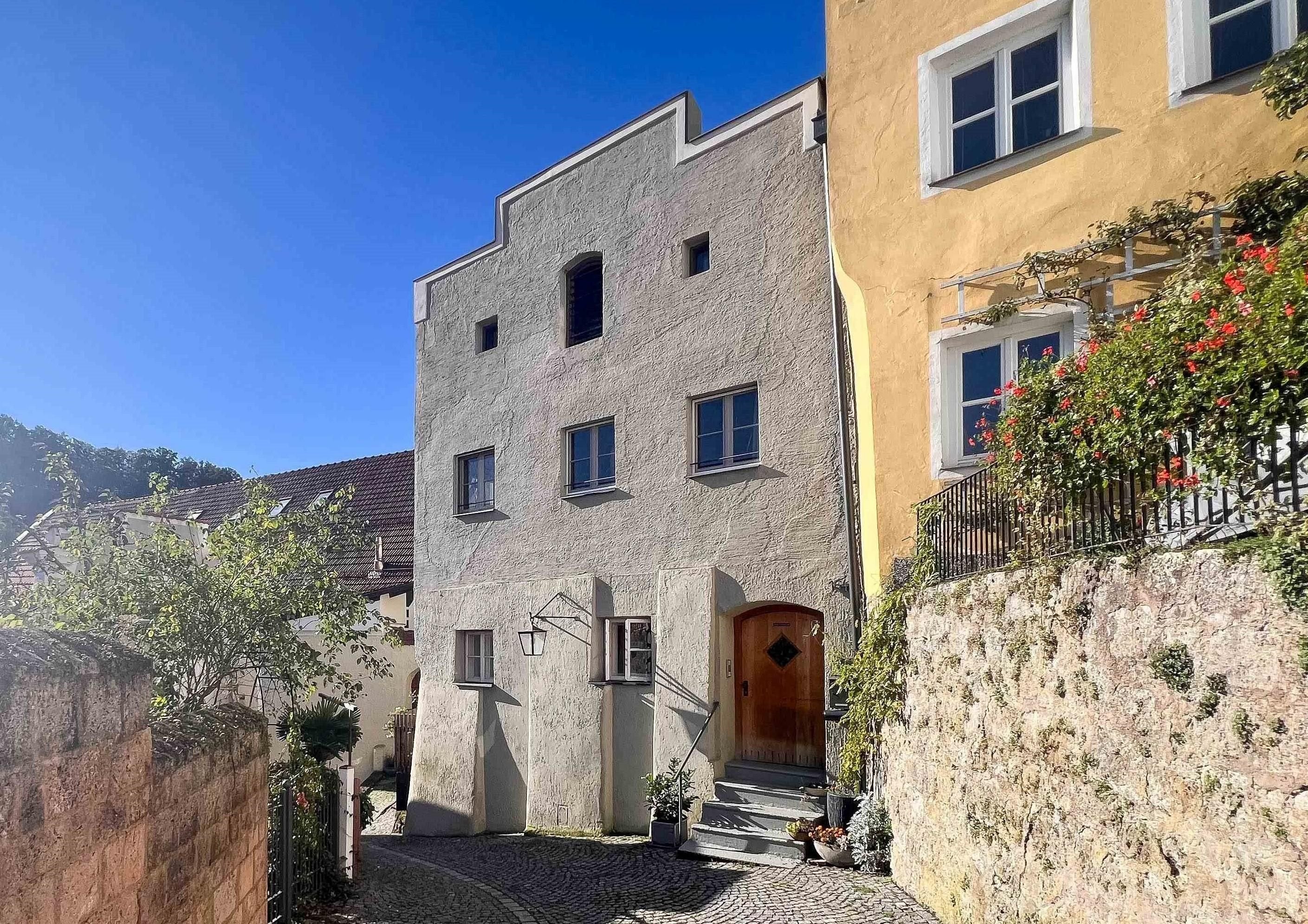 Einfamilienhaus zum Kauf 849.000 € 6 Zimmer 151,3 m²<br/>Wohnfläche 140 m²<br/>Grundstück Burghausen Burghausen 84489