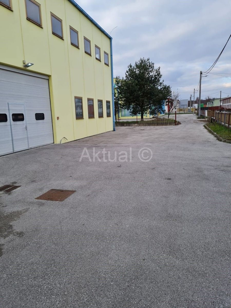 Halle/Industriefläche zum Kauf 1.050.000 € Soblinec